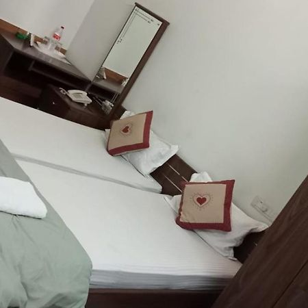 Sapphire Inn Nedumbassery Buitenkant foto