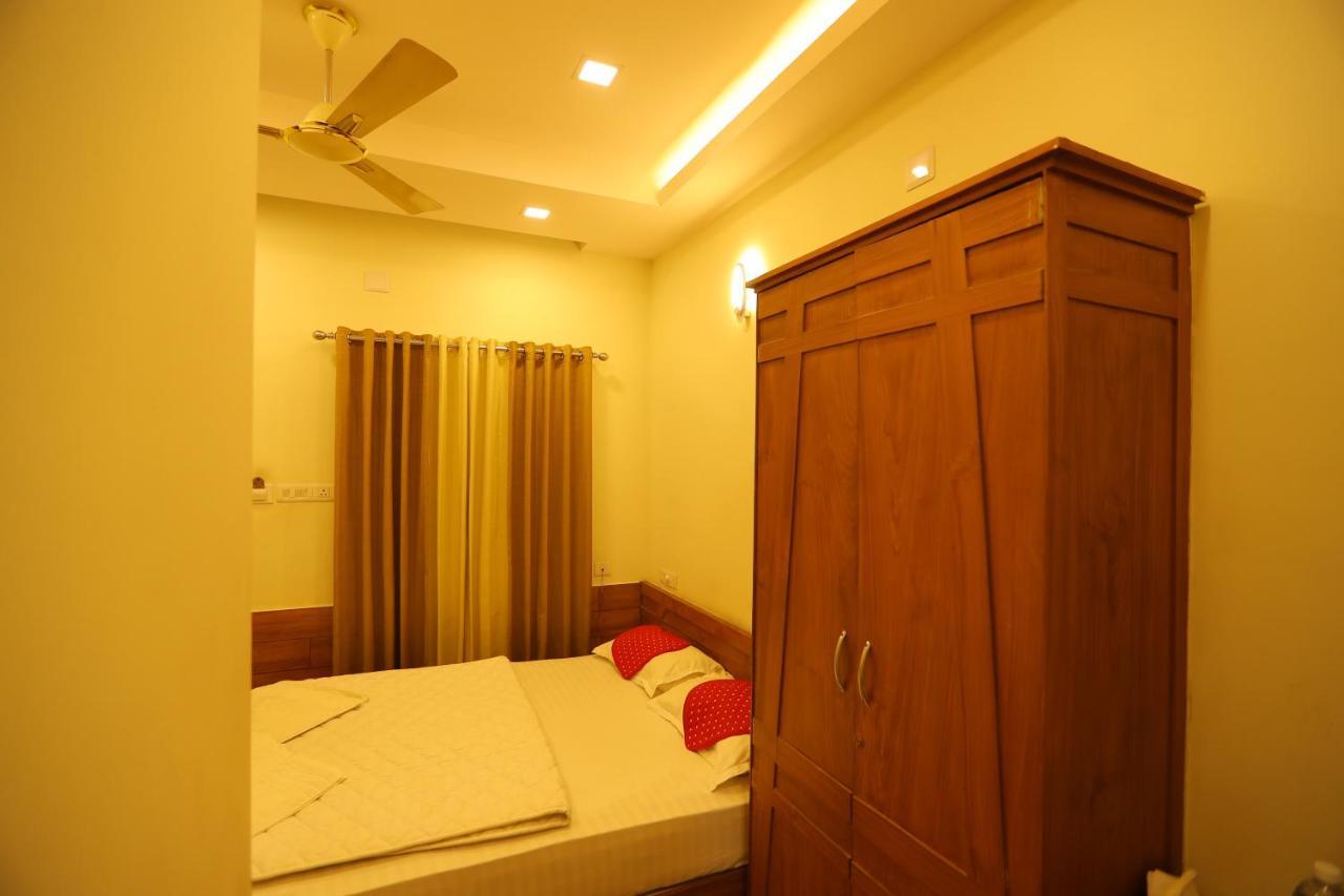 Sapphire Inn Nedumbassery Buitenkant foto