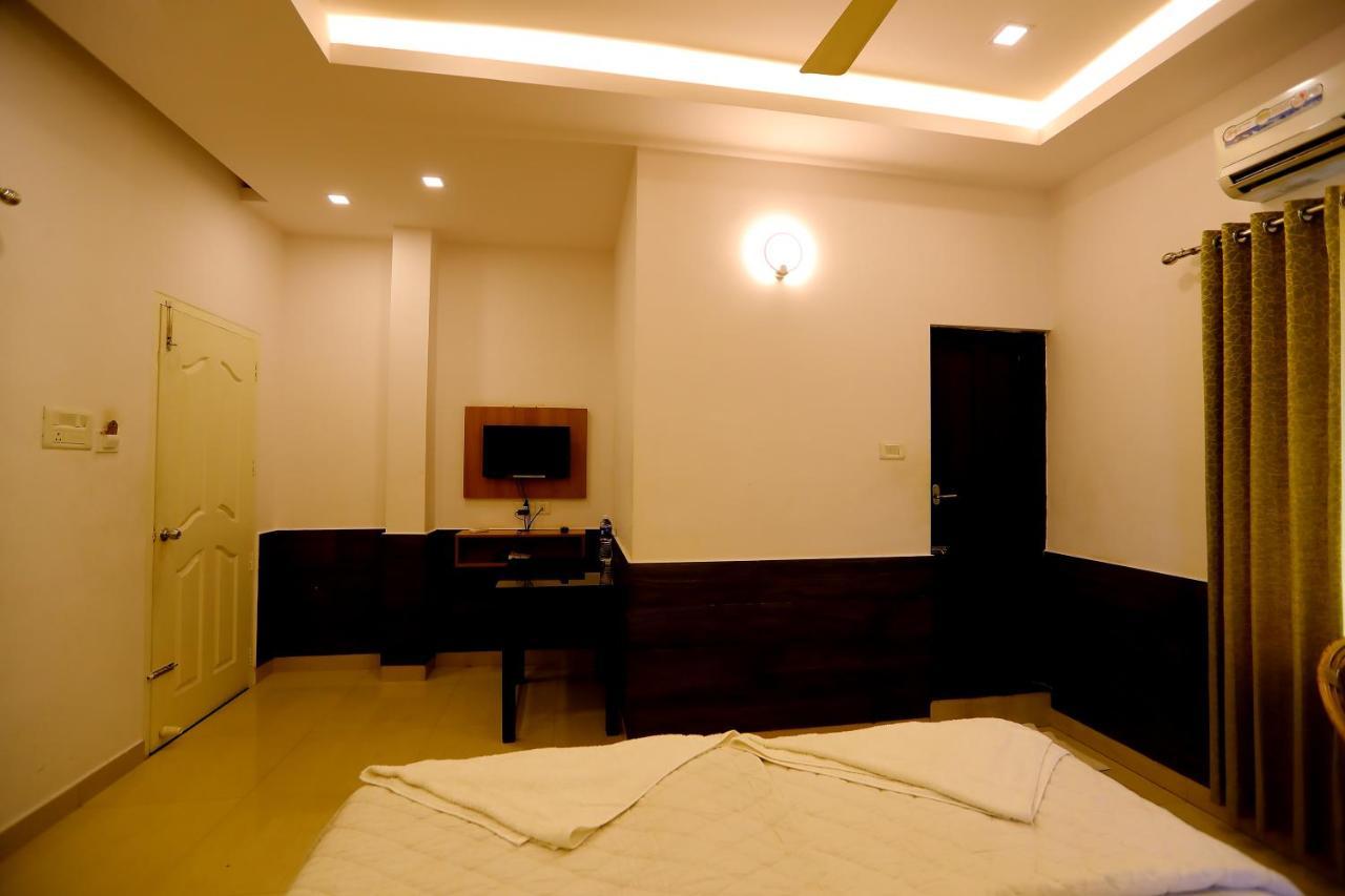 Sapphire Inn Nedumbassery Buitenkant foto