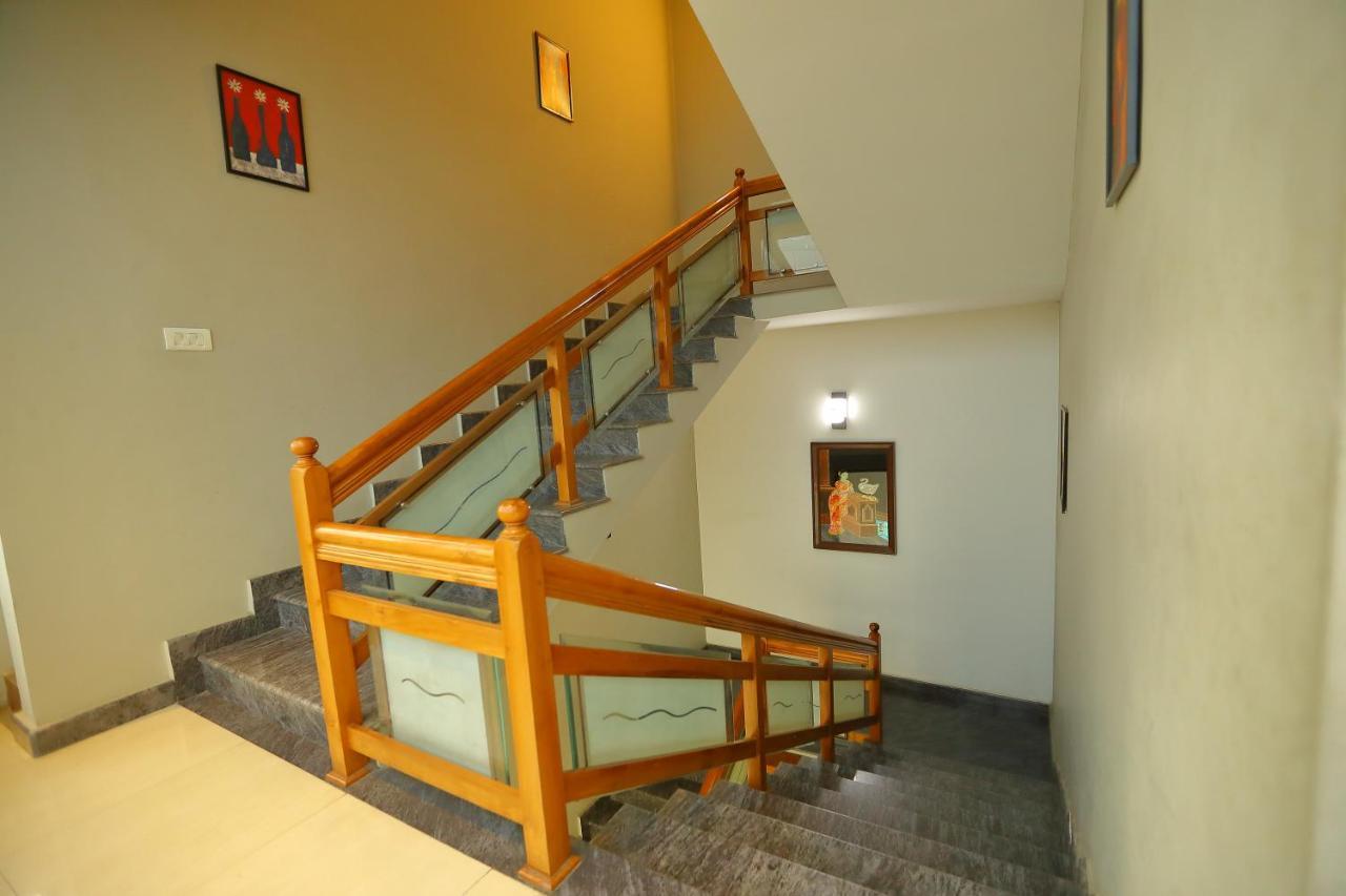Sapphire Inn Nedumbassery Buitenkant foto