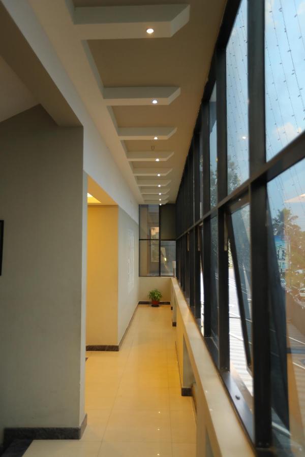 Sapphire Inn Nedumbassery Buitenkant foto