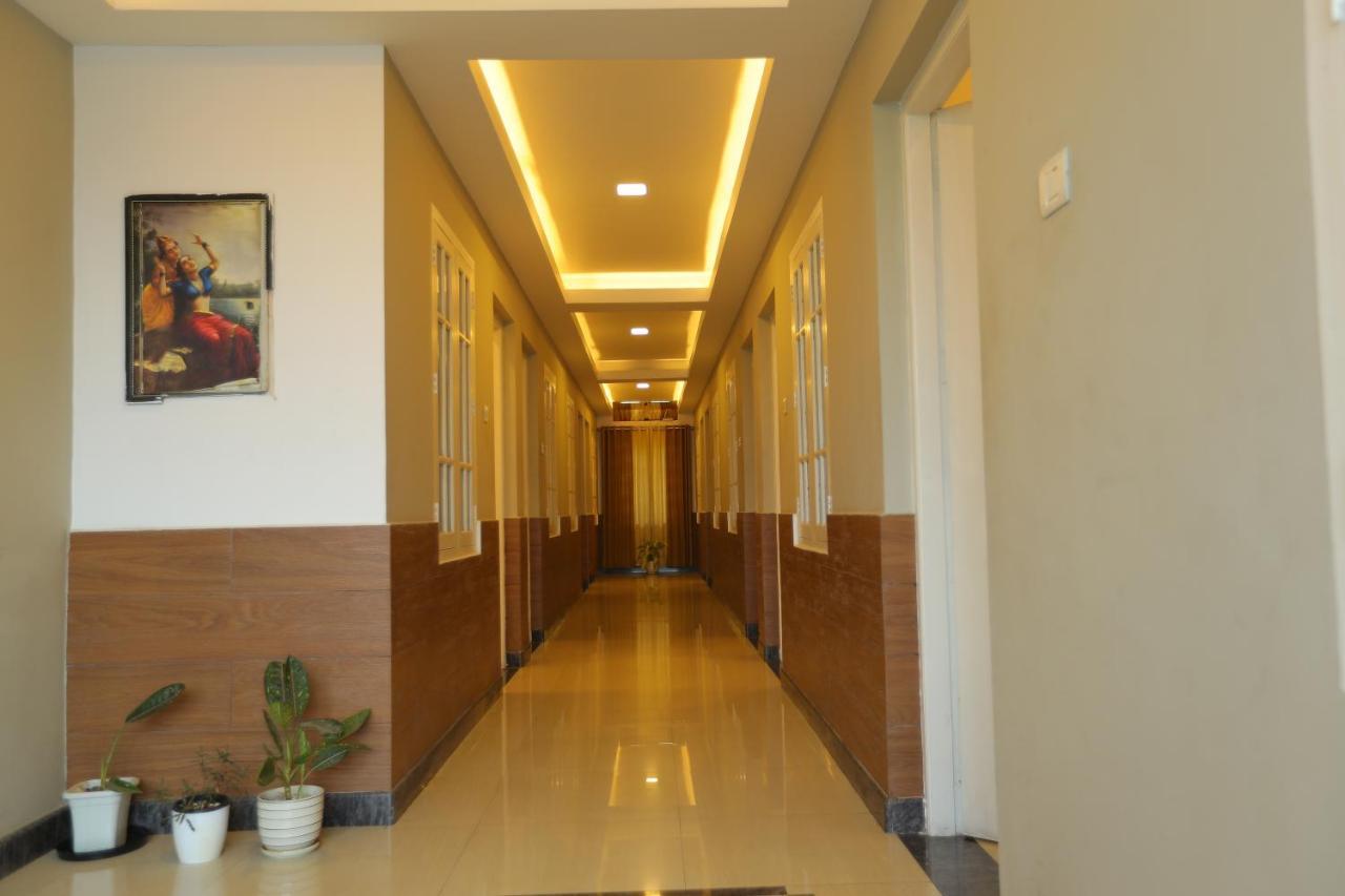 Sapphire Inn Nedumbassery Buitenkant foto
