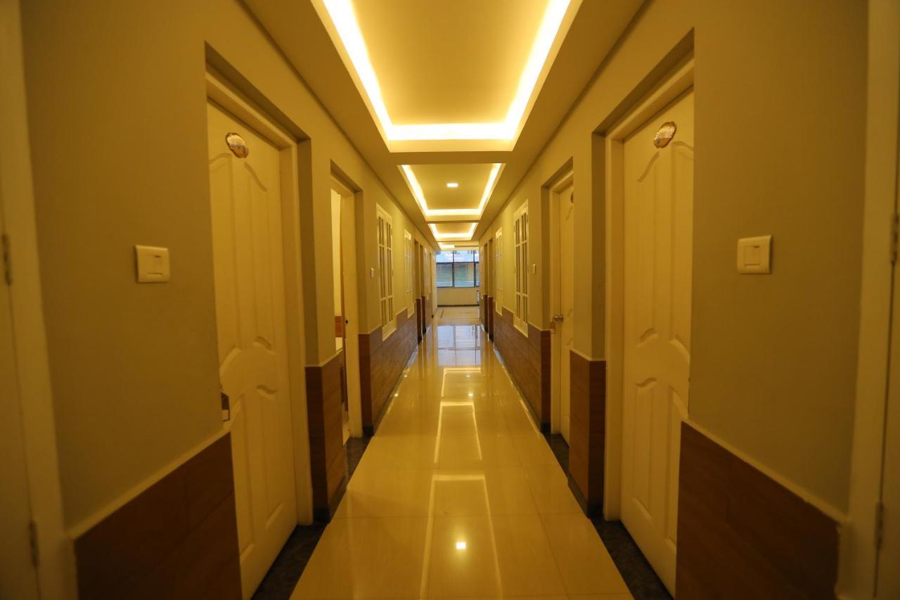 Sapphire Inn Nedumbassery Buitenkant foto
