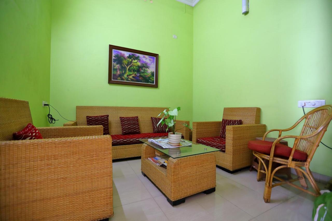 Sapphire Inn Nedumbassery Buitenkant foto