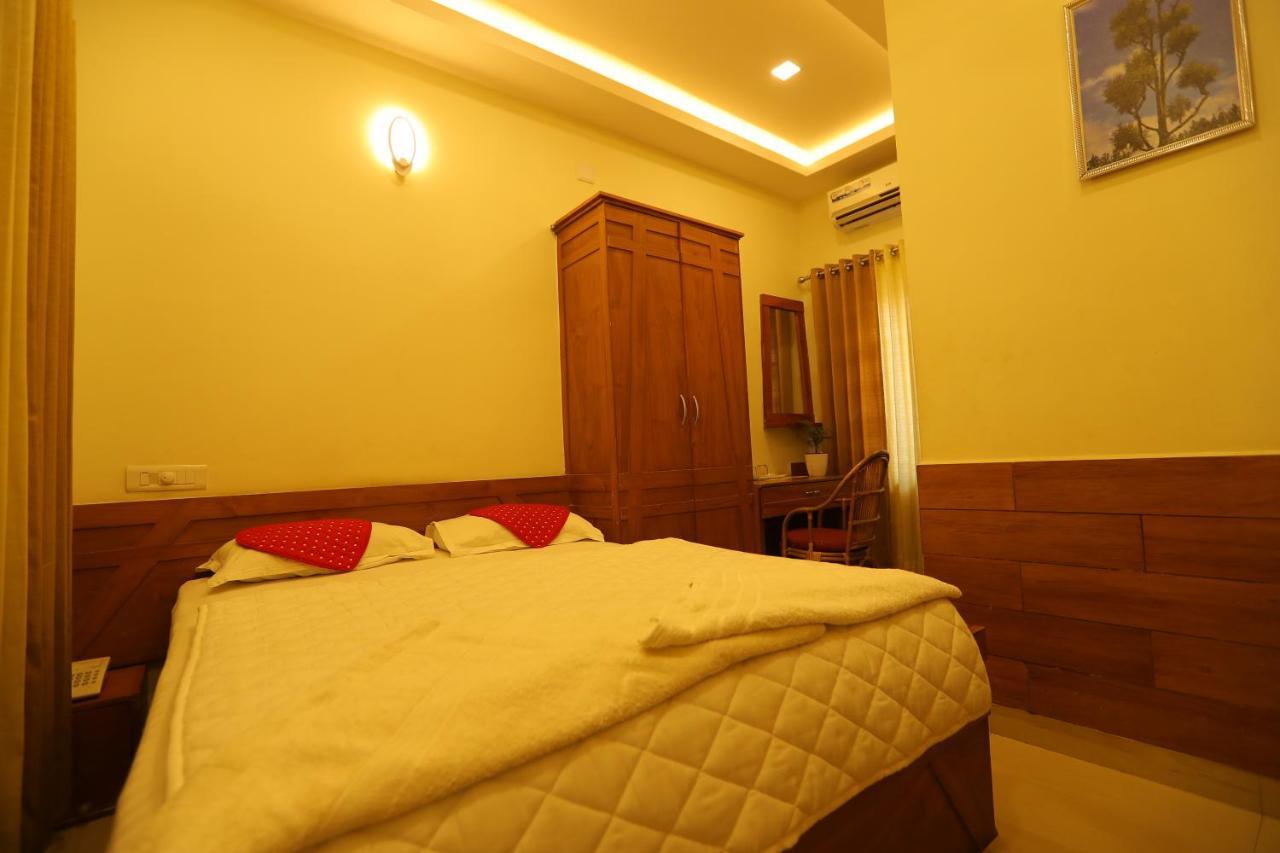 Sapphire Inn Nedumbassery Buitenkant foto