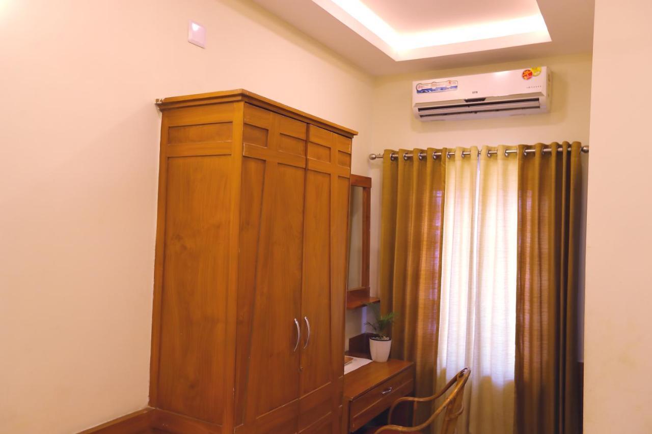 Sapphire Inn Nedumbassery Buitenkant foto