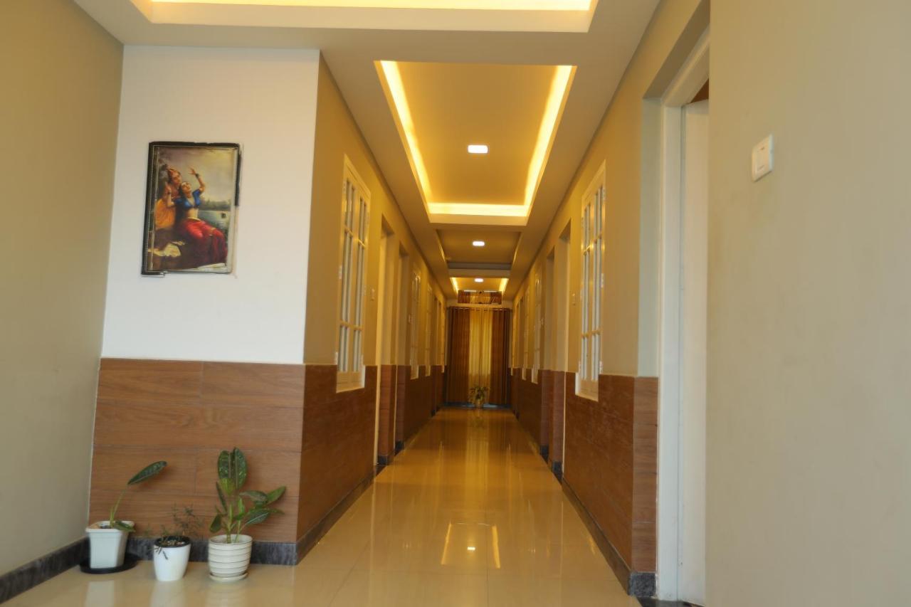 Sapphire Inn Nedumbassery Buitenkant foto