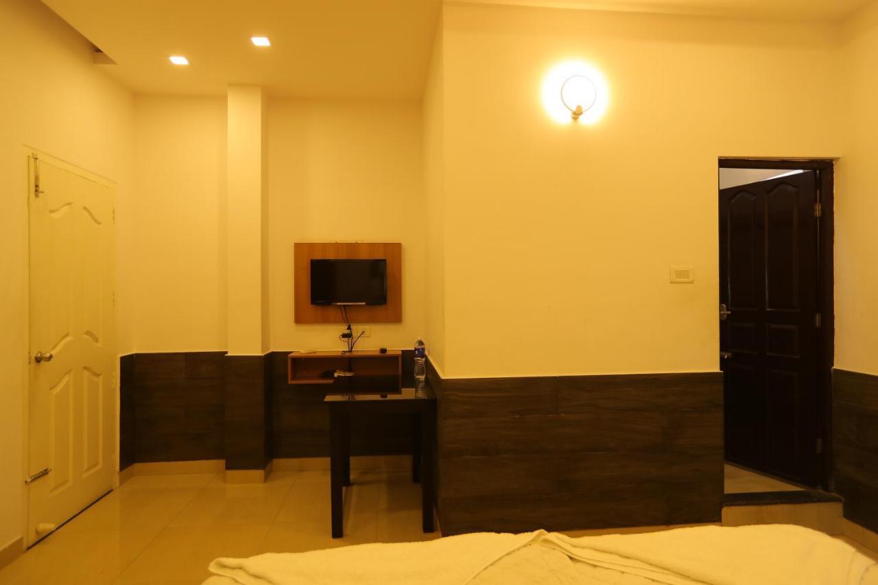 Sapphire Inn Nedumbassery Buitenkant foto