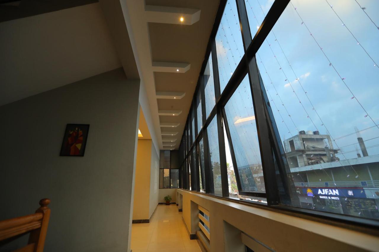 Sapphire Inn Nedumbassery Buitenkant foto