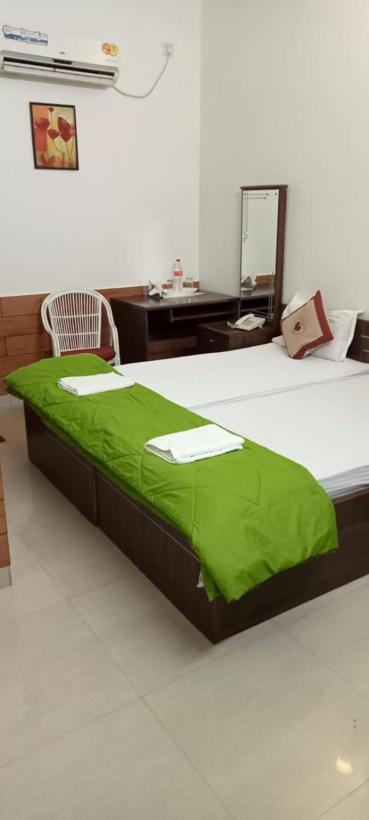 Sapphire Inn Nedumbassery Buitenkant foto