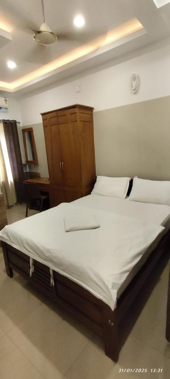 Sapphire Inn Nedumbassery Buitenkant foto